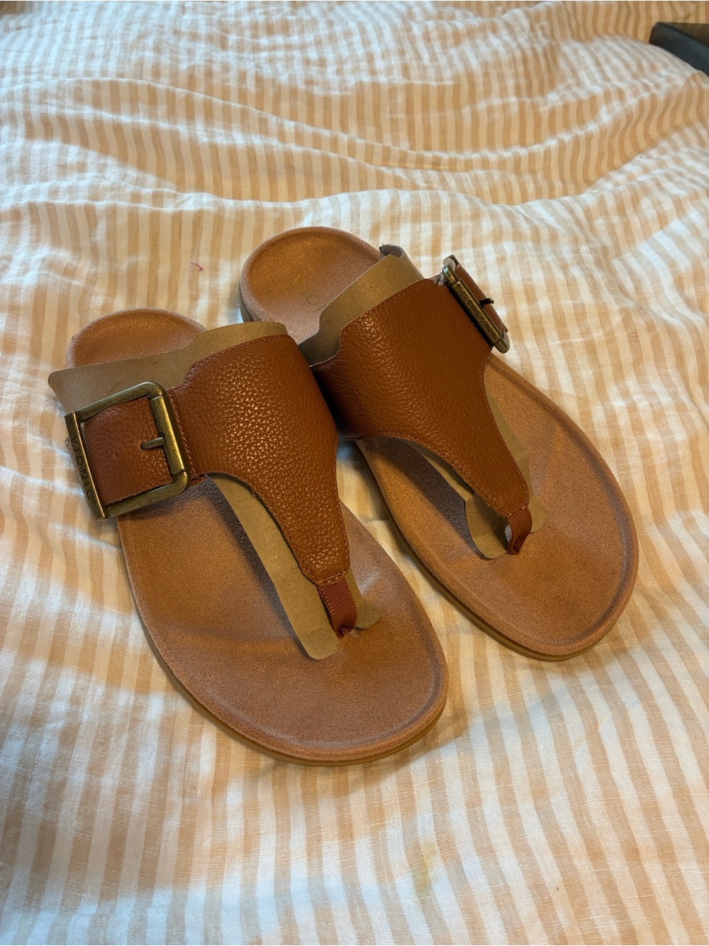 NWT WIDE Vionic Brown and Tan Slip-On Sandals